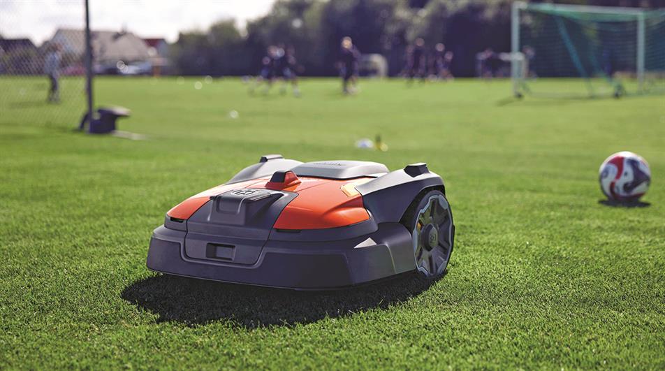 Automower 560 EPOS - credit: Husqvarna